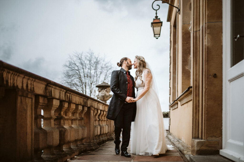 Hochzeitsfoto in Bewegung am Schloss