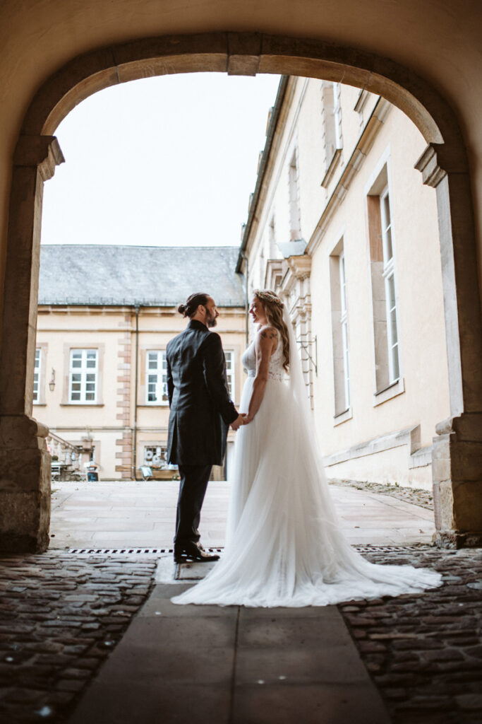 Hochzeitsreportage Brautpaarfoto elegant