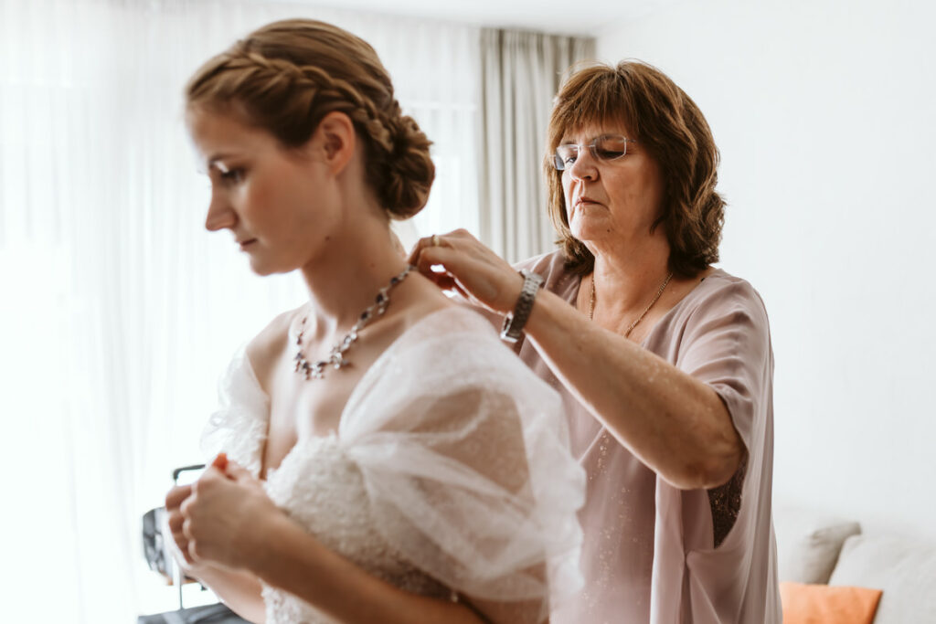 Brautmutter Getting ready Hochzeitsreportage