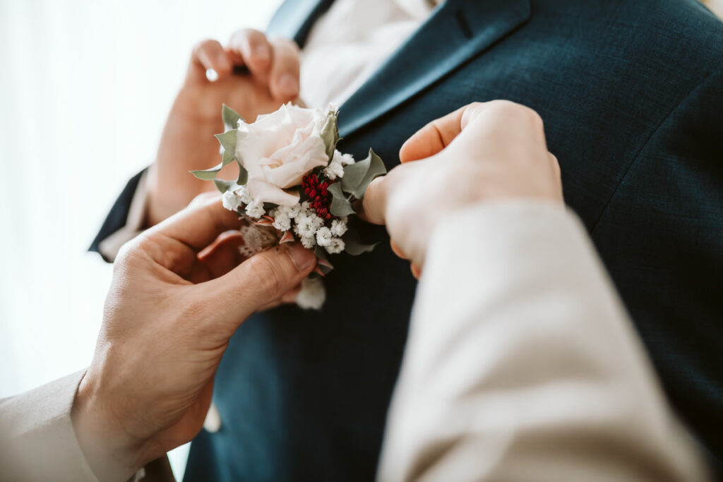 Hochzeitsreportage der Trauzeuge bei dem Getting ready