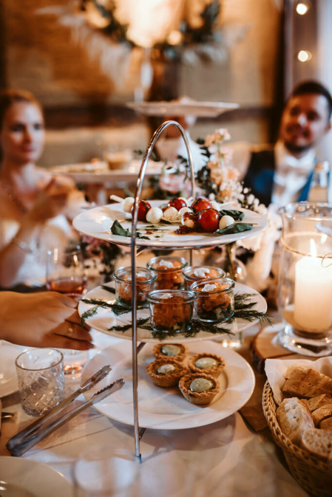 Hochzeitsreportage Vorspeisenplatte Scheunenhochzeit