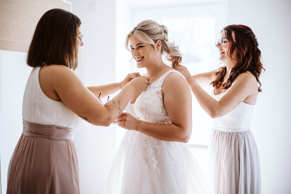 Hochzeit mit Styling beim Getting ready